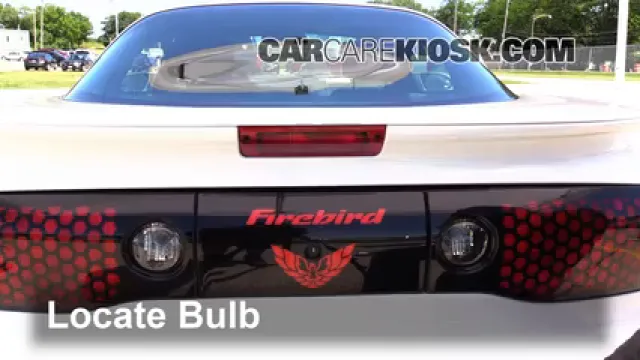 1999 Pontiac Firebird Formula 5.7L V8 Convertible Éclairage Feu de freinage central (remplacer l'ampoule)